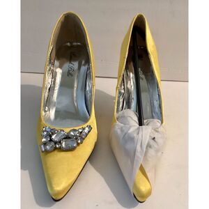 NIB Lunnah Bella Yellow Satin heels with Rhinestone Clip Size 7